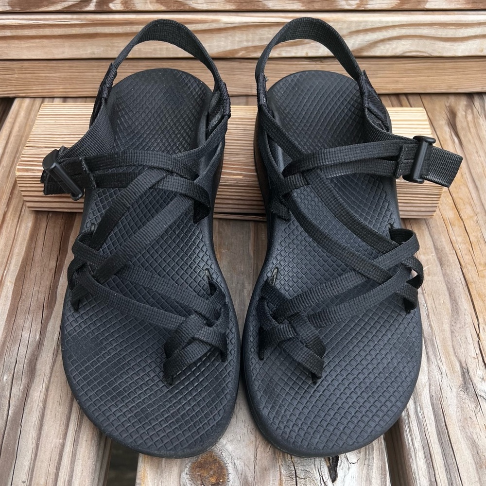 Chaco Cloud Black Strappy Toe Loop Athletic Sanda… - image 3